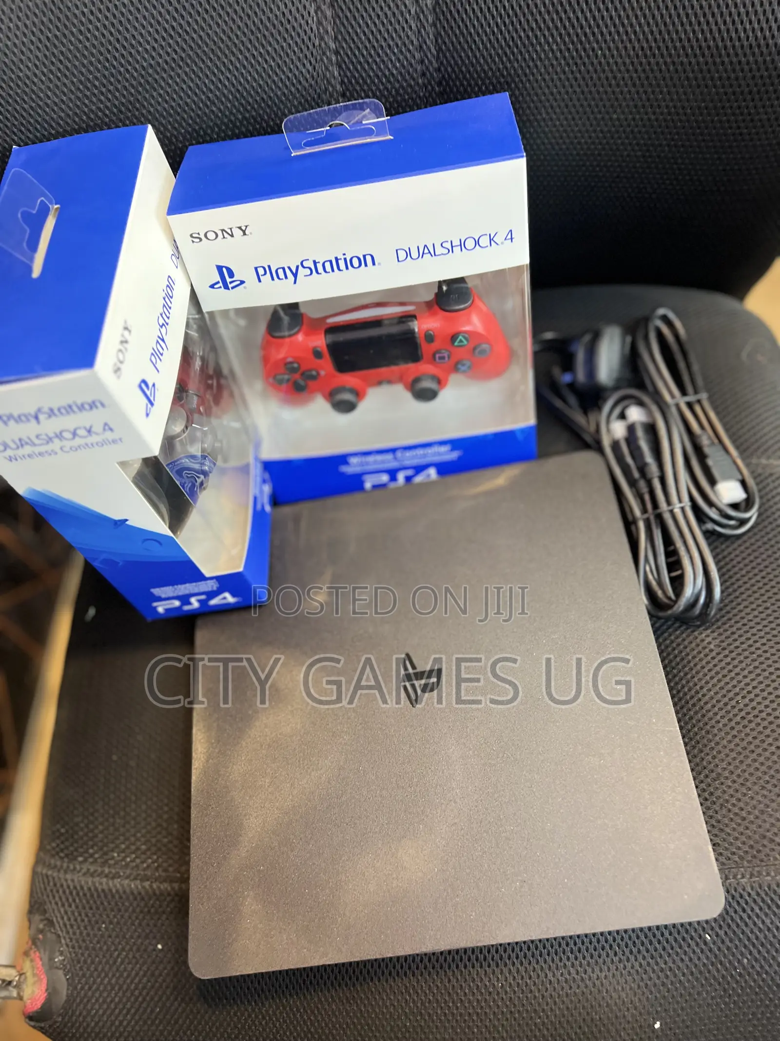 Sony Playstation 4 Black Console With2 Dualshock 4controllers Cables
