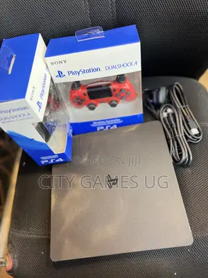 Sony Playstation 4 Black Console With2 Dualshock 4controllers Cables