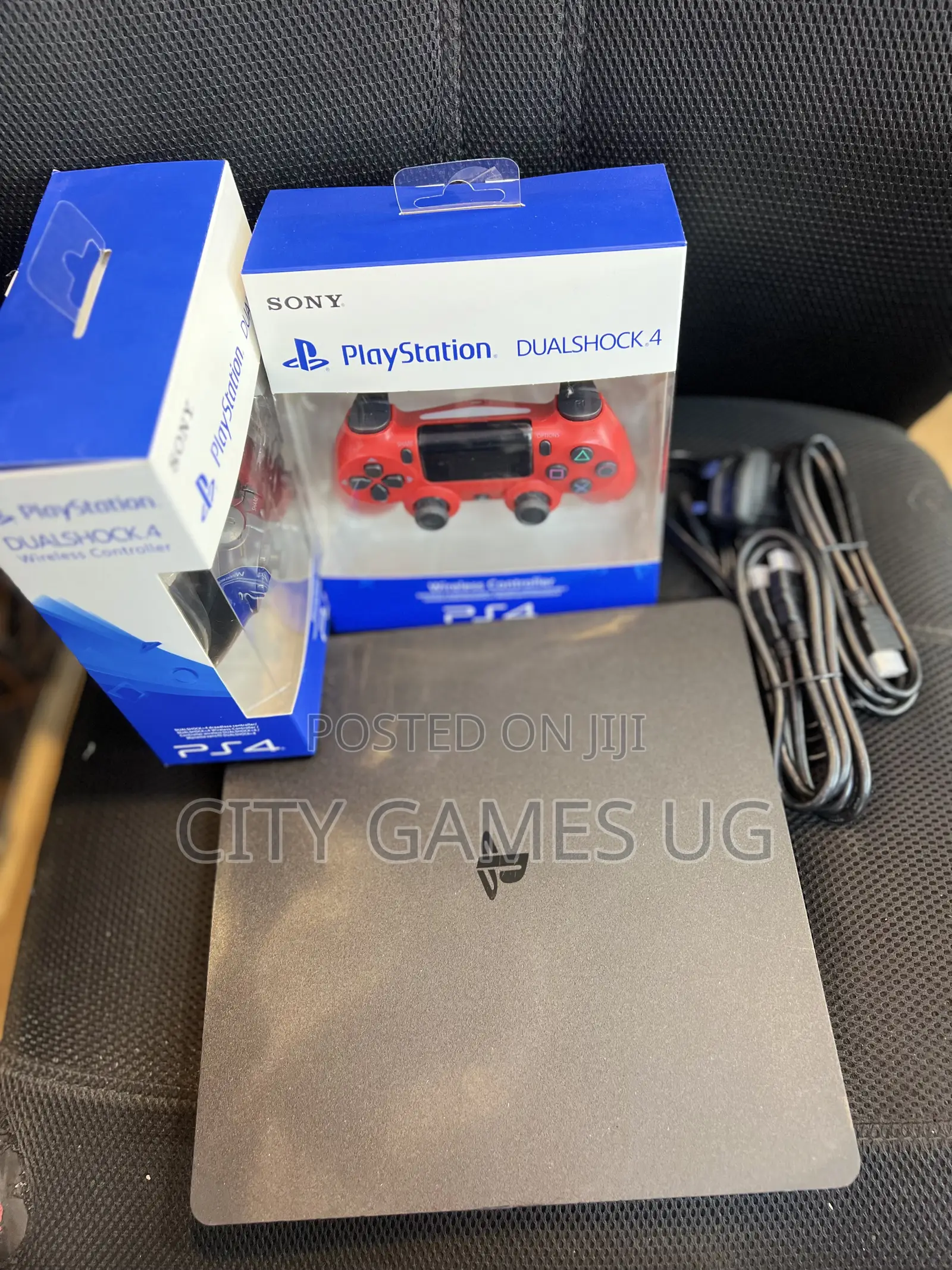 Sony Playstation 4 Black Console With2 Dualshock 4controllers Cables