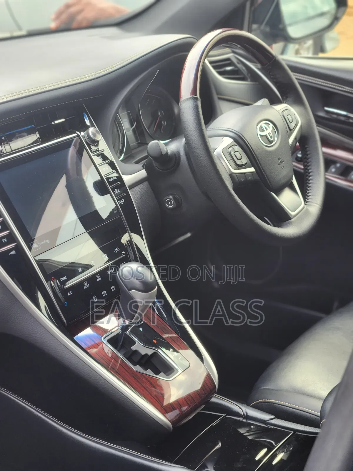 Toyota Harrier 2.0 2016 Black