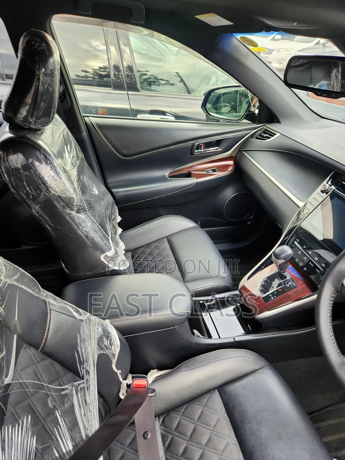 Toyota Harrier 2.0 2016 Black