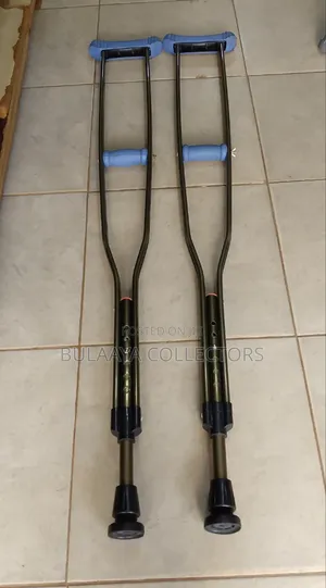 Uk Used Kenko Mobility I-24 Black Height-Adjustable Underarm Crutches.