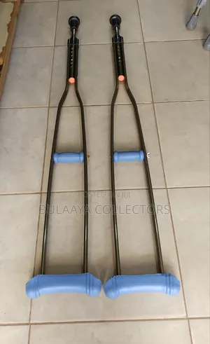 Uk Used Kenko Mobility I-24 Black Height-Adjustable Underarm Crutches.