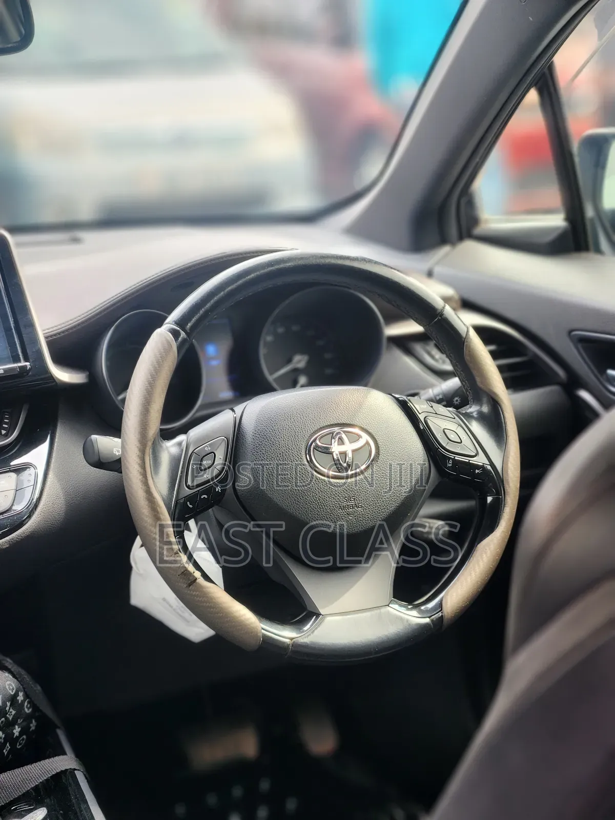 Toyota C-HR XLE Prermium FWD (2.0L 4cyl 2AM) 2018 Silver