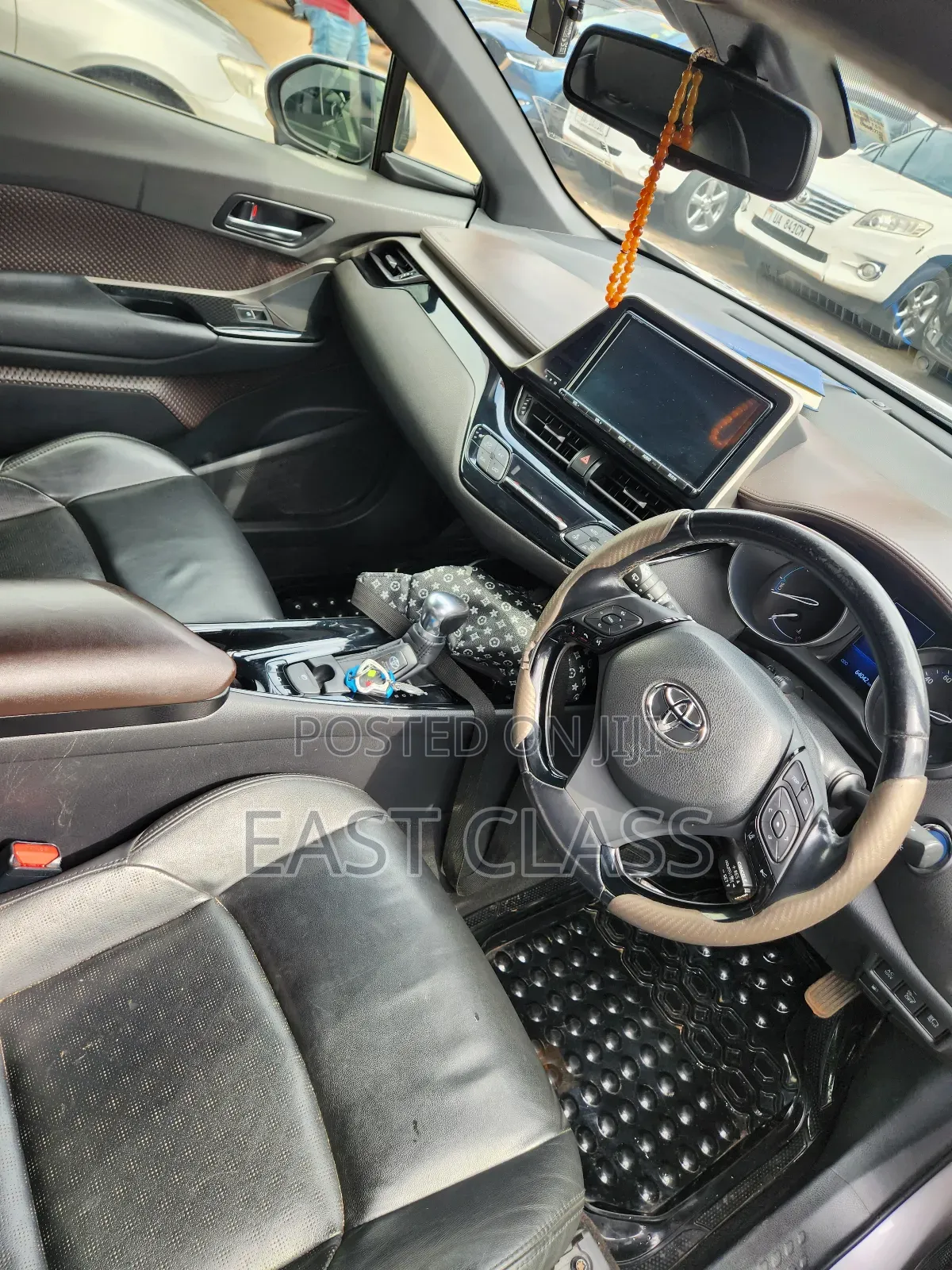 Toyota C-HR XLE Prermium FWD (2.0L 4cyl 2AM) 2018 Silver