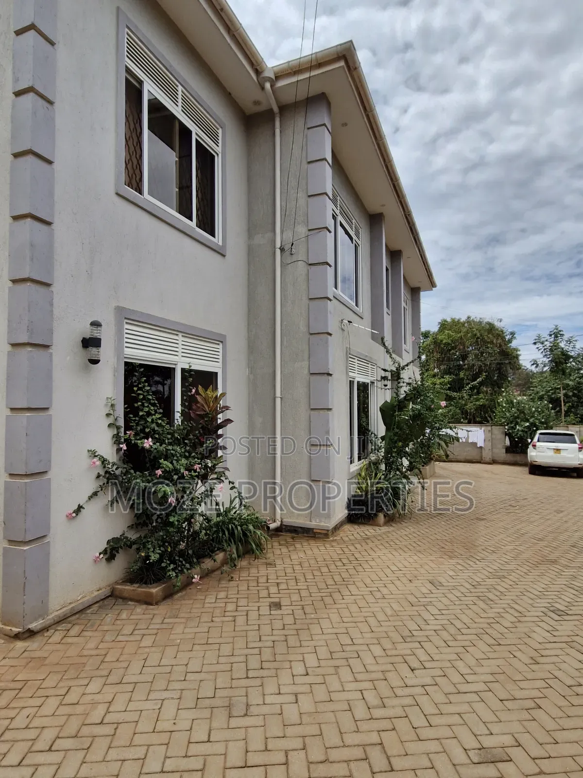 2bdrm Condo in Kira Mamerito Road., Central Division for sale