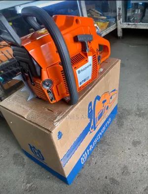 272 Husqvarna Chain Saw