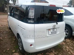Toyota Sienta 2012 White