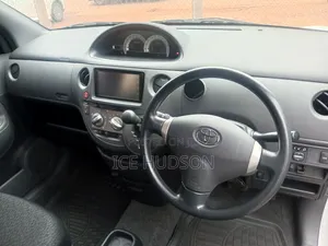 Toyota Sienta 2012 White