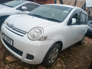 Toyota Sienta 2012 White