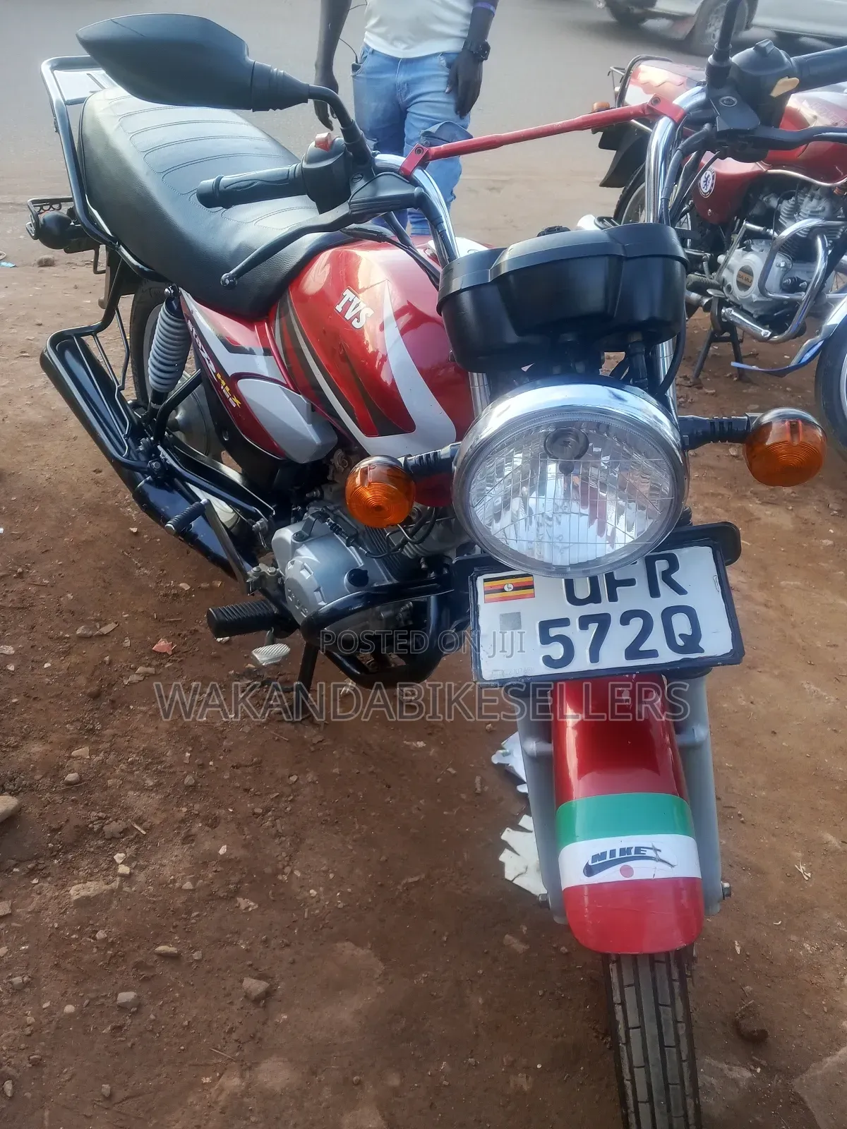 TVS HLX 125 2023 Red