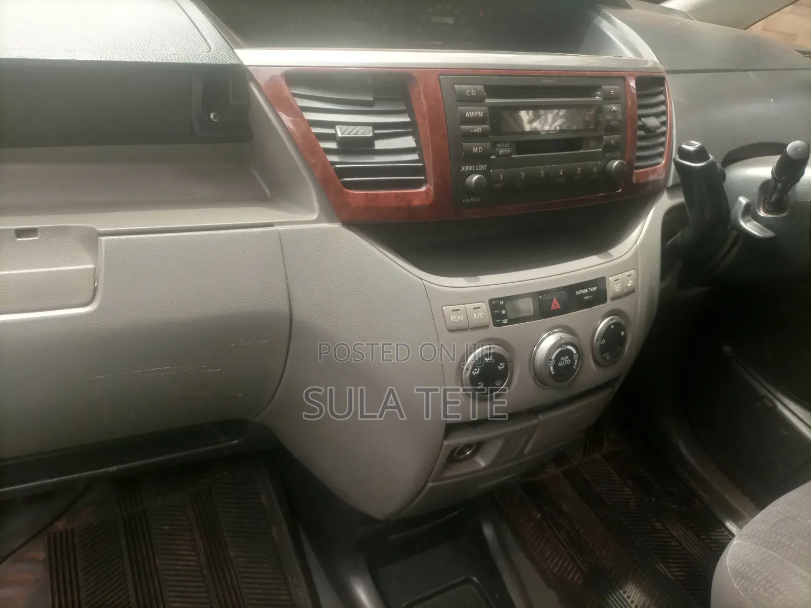 Toyota Noah 2.0 FWD (8 Seater) 2005 Silver