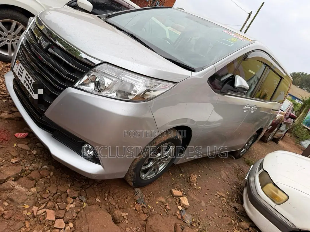 Toyota Noah 2015 Silver