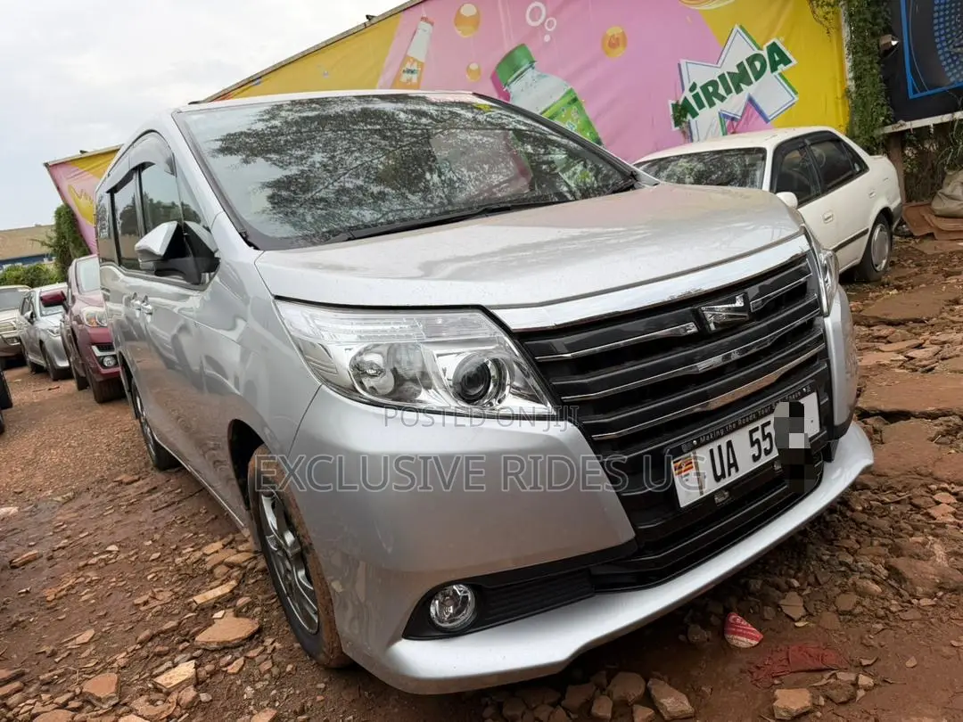 Toyota Noah 2015 Silver