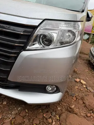 Toyota Noah 2015 Silver