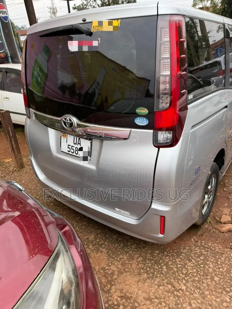 Toyota Noah 2015 Silver