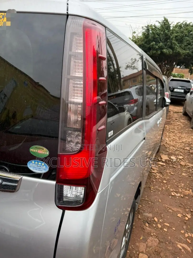 Toyota Noah 2015 Silver