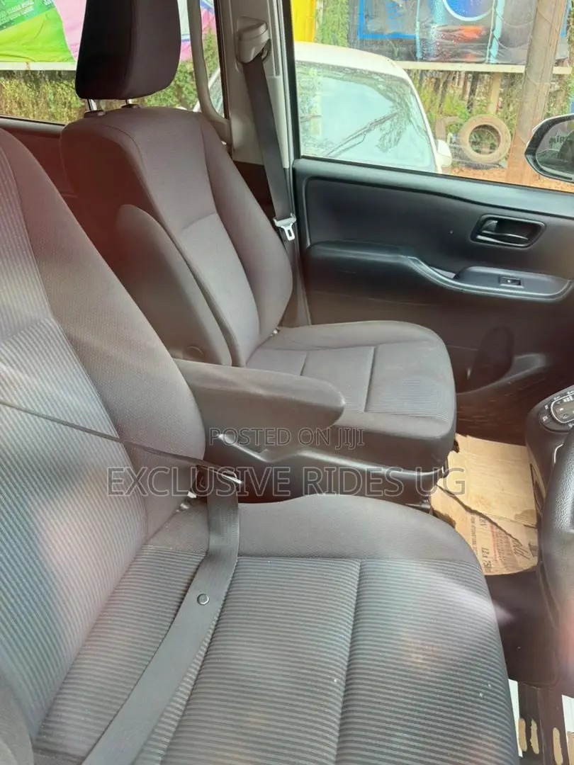 Toyota Noah 2015 Silver