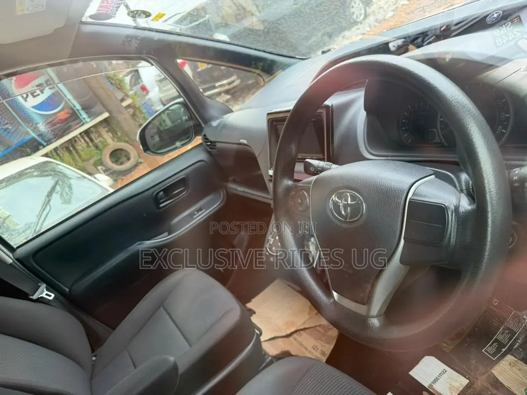 Toyota Noah 2015 Silver