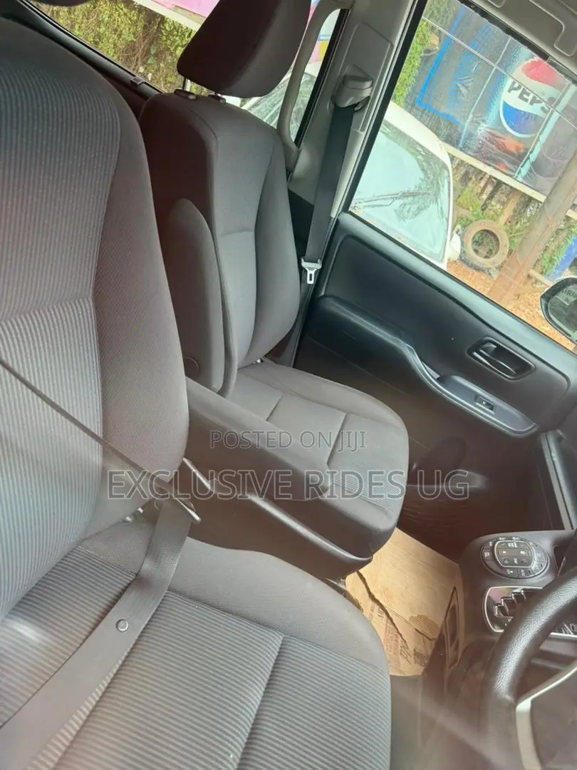 Toyota Noah 2015 Silver