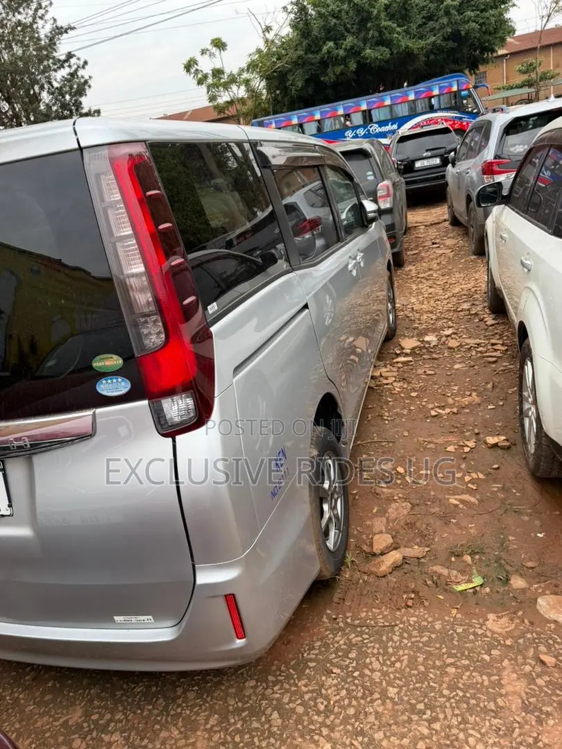 Toyota Noah 2015 Silver