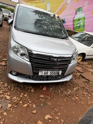 Toyota Noah 2015 Silver