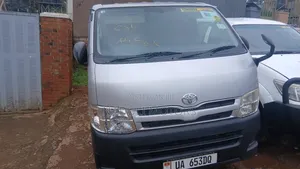 Toyota HiAce 2011 Silver