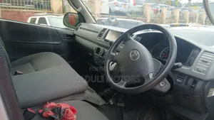 Toyota HiAce 2011 Silver
