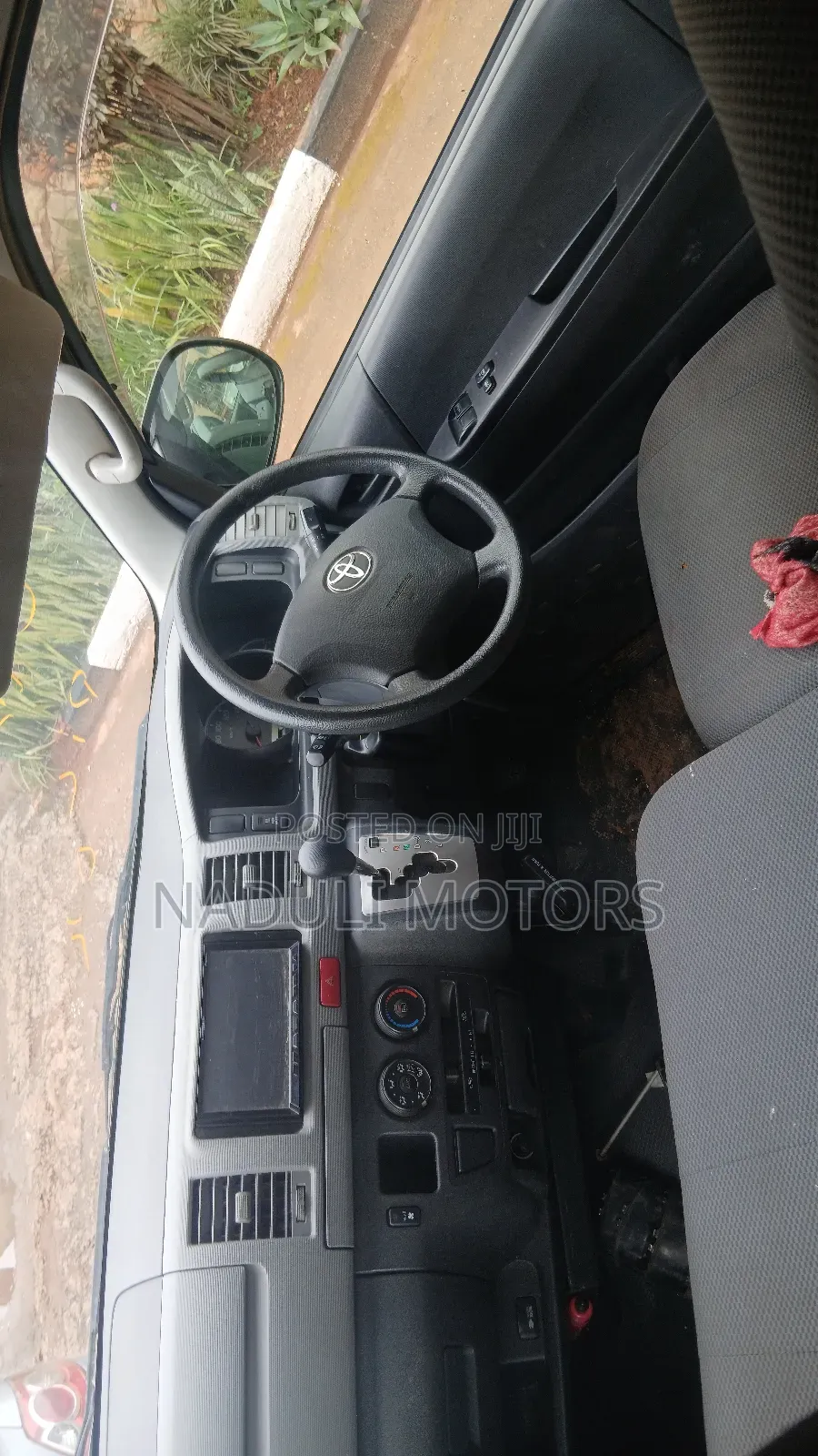 Toyota HiAce 2011 Silver