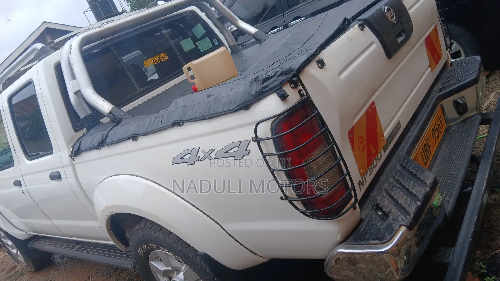 Nissan Hardbody 2010 White