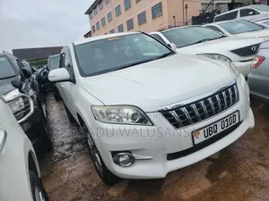 Toyota Vanguard 2012 White