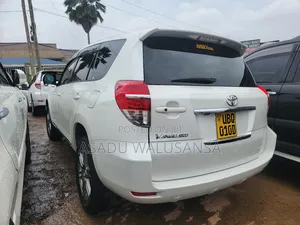 Toyota Vanguard 2012 White