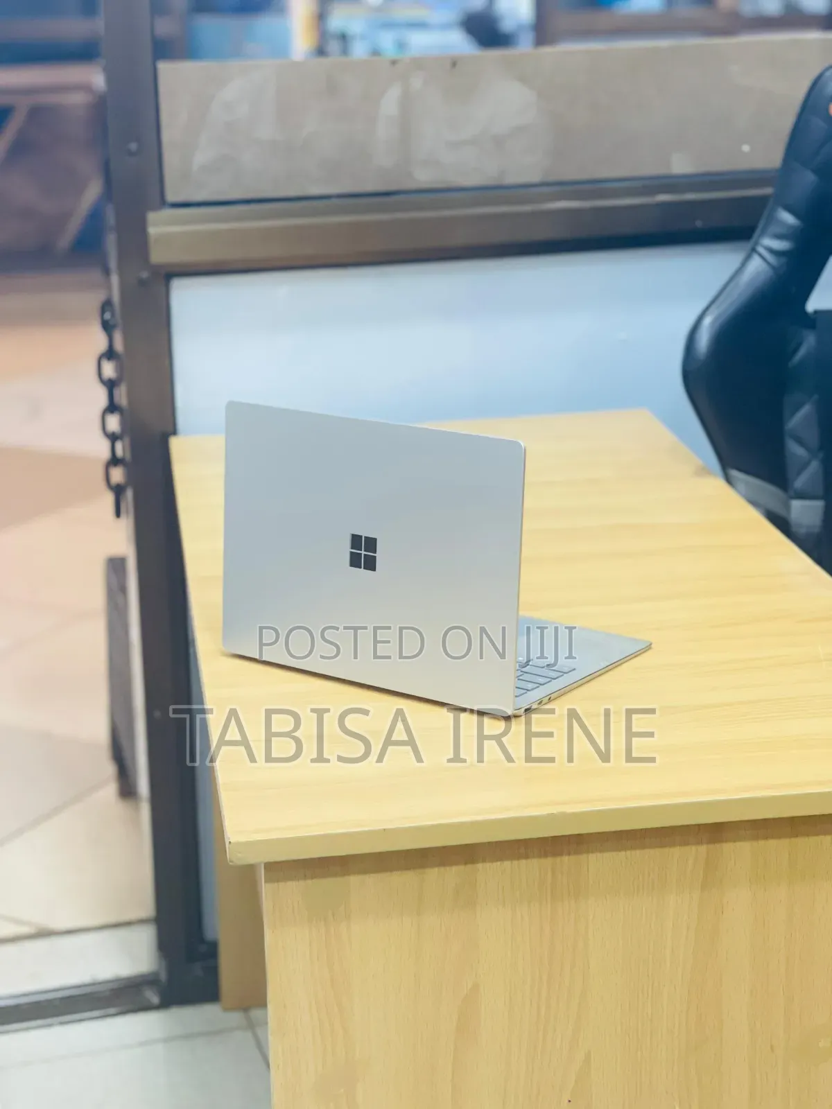 New Laptop Microsoft Surface Laptop 8GB Intel Core i5 SSD 256GB