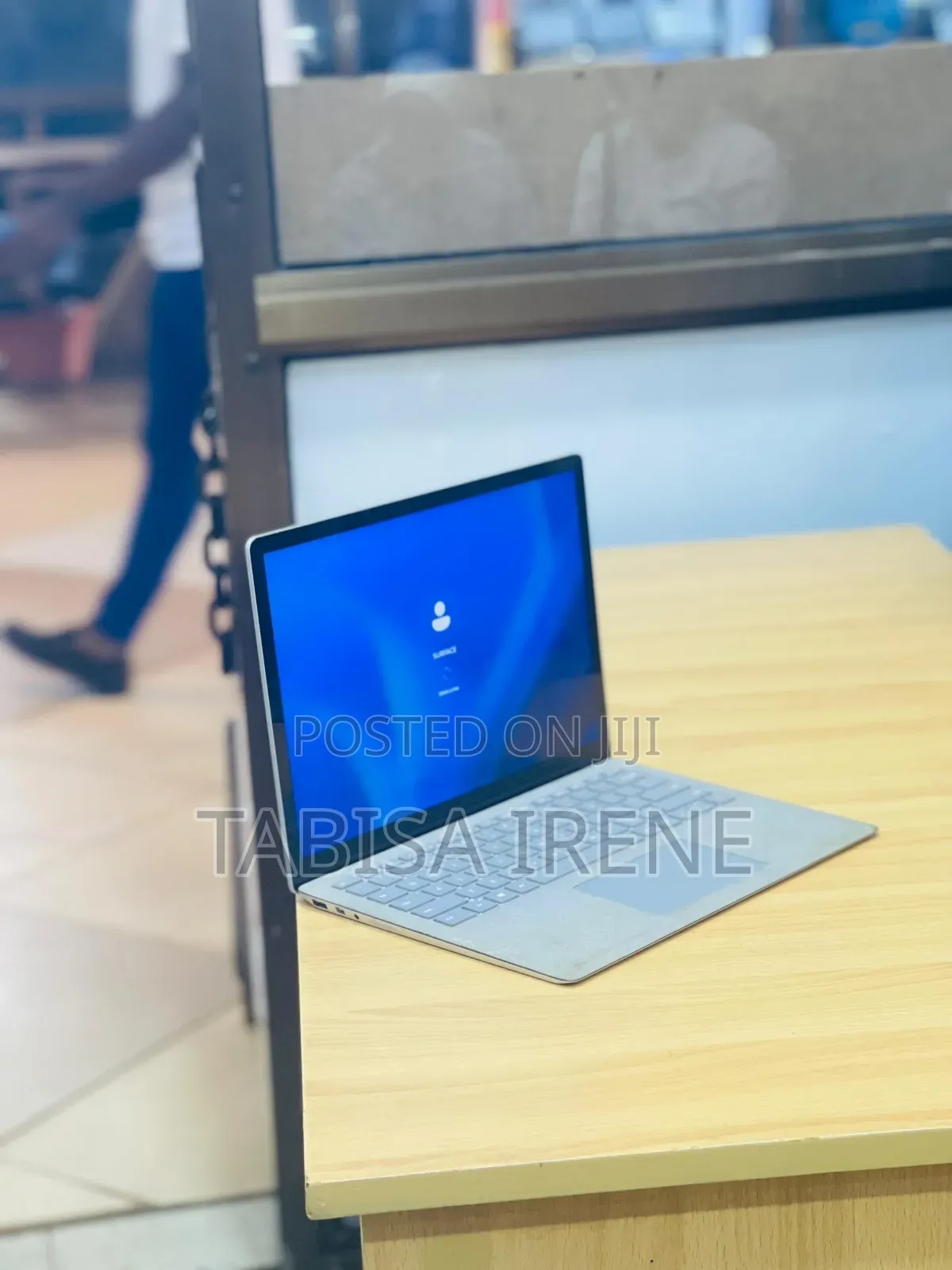 New Laptop Microsoft Surface Laptop 8GB Intel Core i5 SSD 256GB