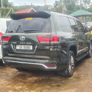 Toyota Land Cruiser 2017 Green