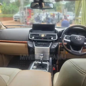 Toyota Land Cruiser 2017 Green