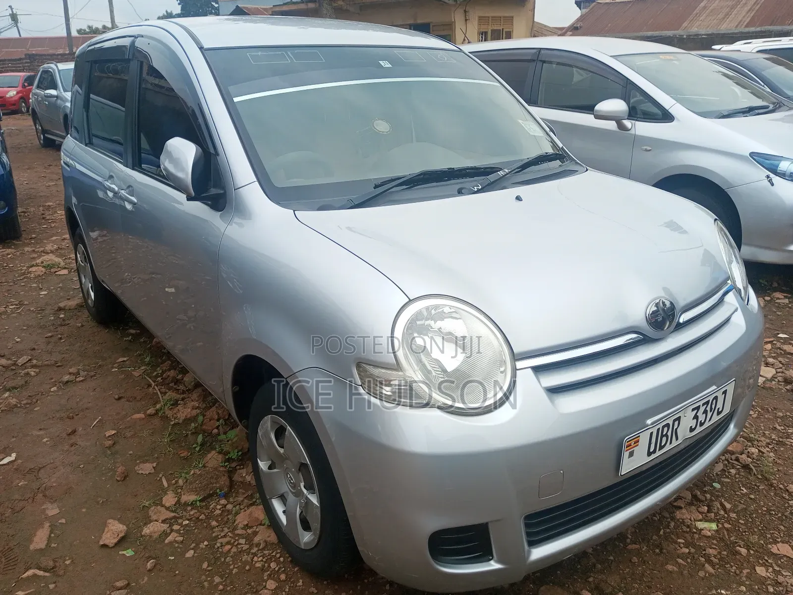 Toyota Sienta 2010 Silver