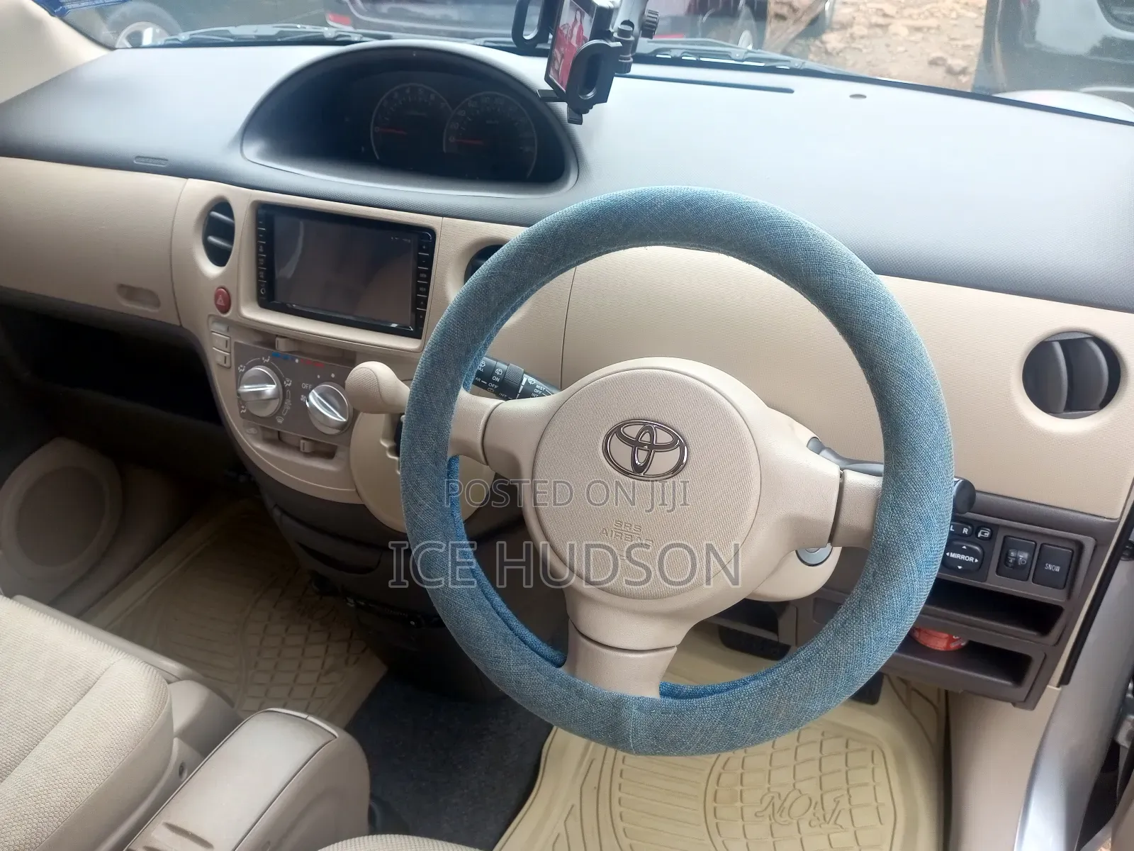 Toyota Sienta 2010 Silver