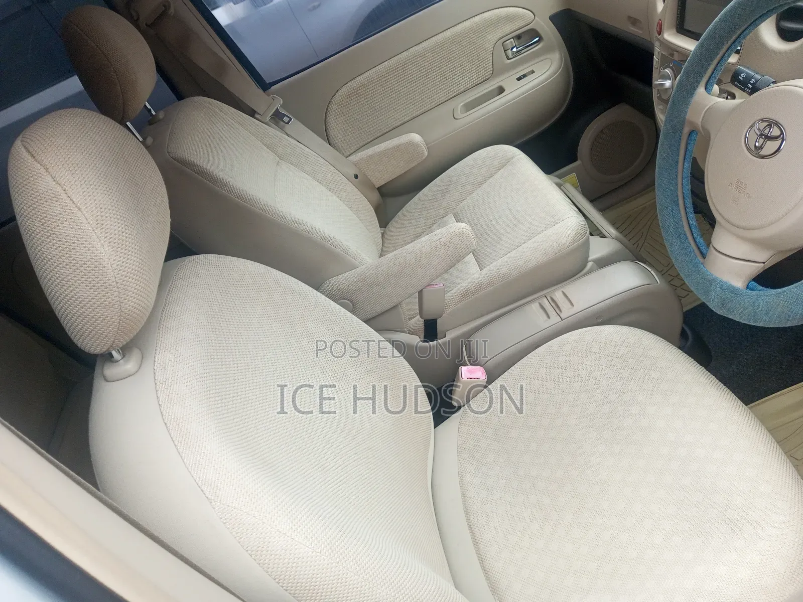 Toyota Sienta 2010 Silver