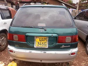 Toyota Ipsum 1999 Green