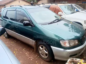 Toyota Ipsum 1999 Green