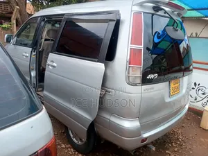 Toyota Noah 2002 Silver