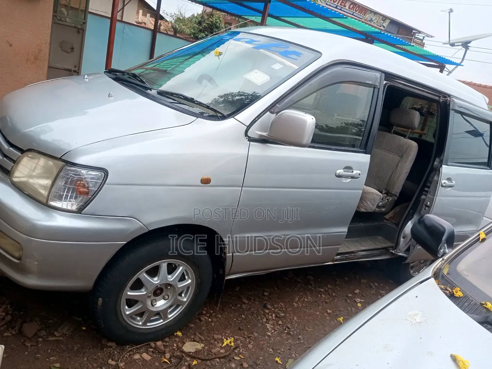 Toyota Noah 2002 Silver