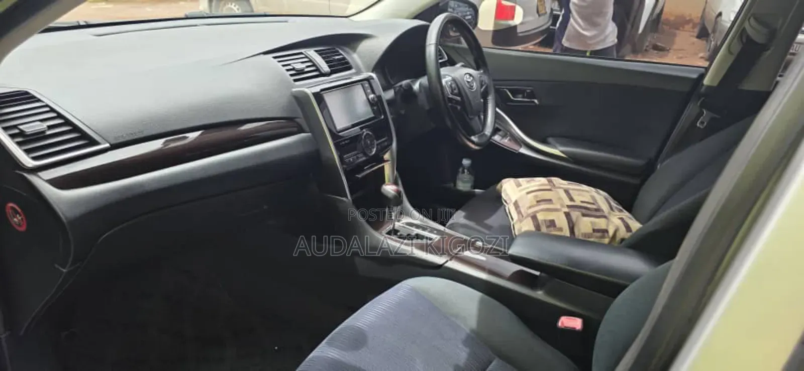 Toyota Premio 2016 Silver