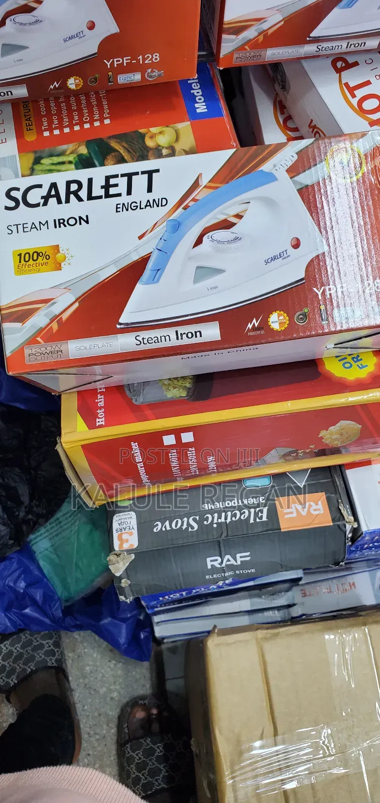 Scarlett 1200w Steam Flat Iron - White Blue