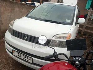 Toyota Voxy 2005 White