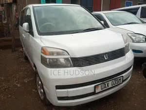 Toyota Voxy 2005 White