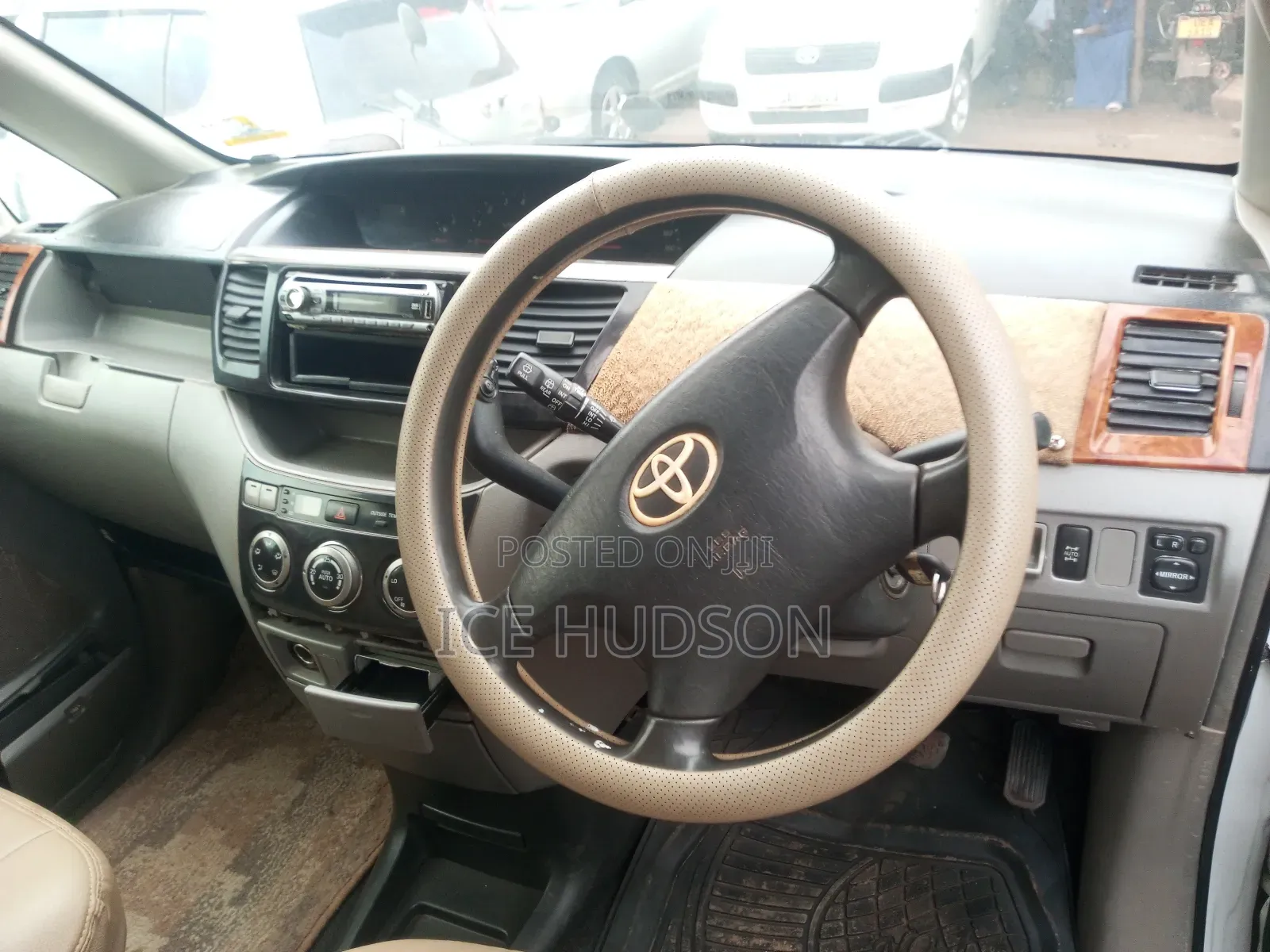 Toyota Voxy 2005 White