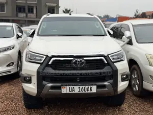 Toyota Hilux 2022 Off white