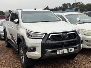 Toyota Hilux 2022 Off white